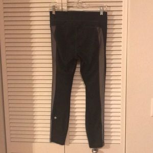 Lululemon navy patterned cropped leggings
